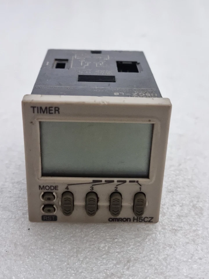 OMRON H5CZ-L8 TIMER H5CZ-L8 (USED)